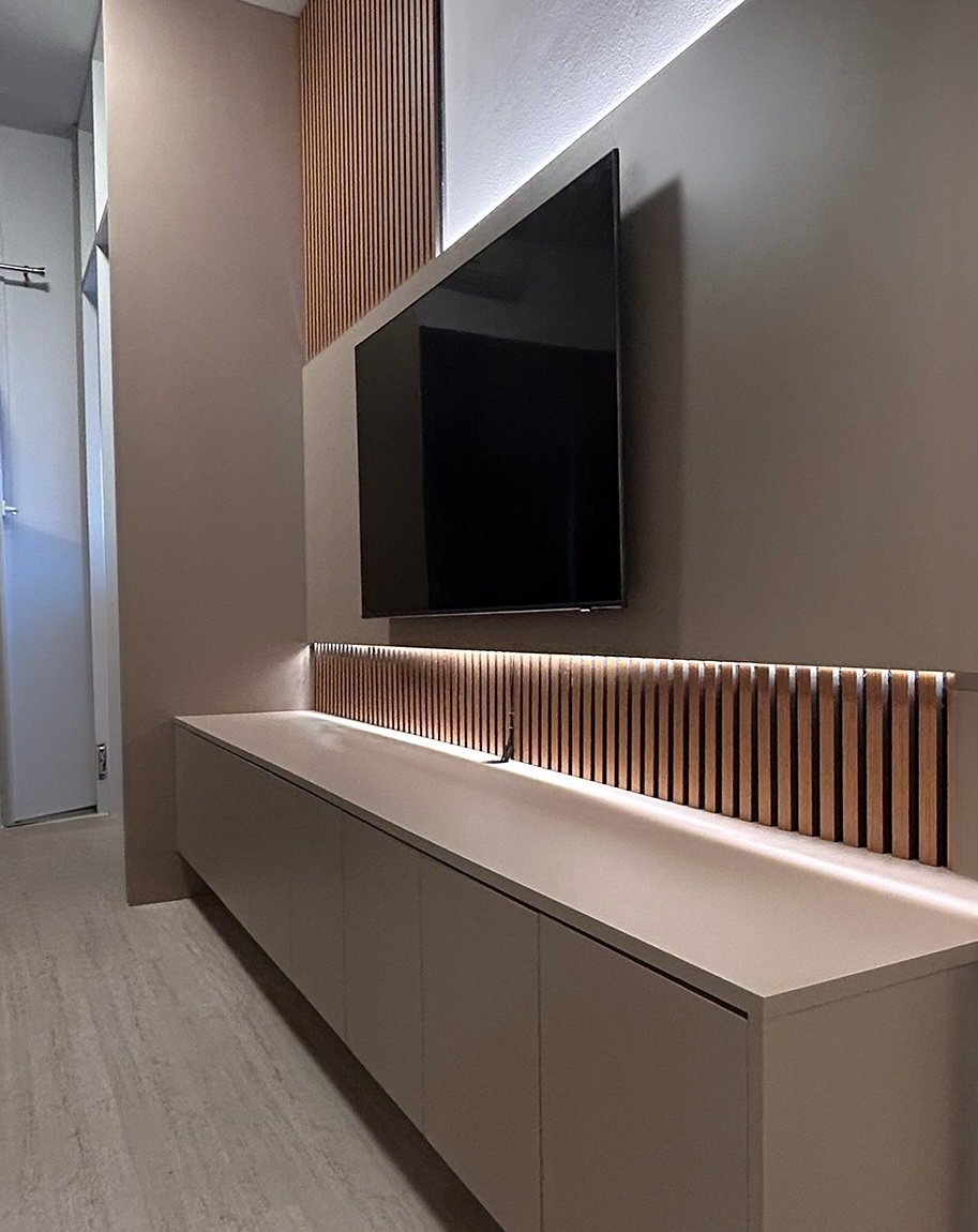 namještaj po mjeri, dnevni boravak, zidni paneli, drveni zidni paneli, tv konzola, dizajn interijera